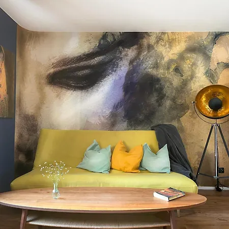 Charming With Balcony, Jewish District Appartement